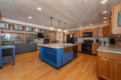 Always in Season House in Deep Creek Lake