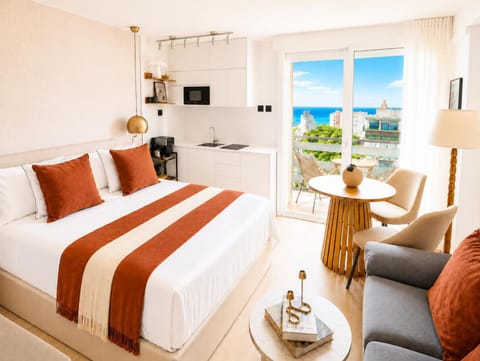 Bed, Natural landscape, TV and multimedia, Coffee/tea facilities, View (from property/room), Balcony/Terrace, Kitchen or kitchenette, Living room, Photo of the whole room, Seating area, Dining area, Bedroom, Sea view