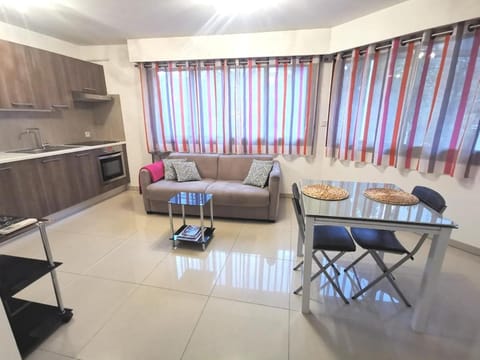 Living room, oven, pet friendly