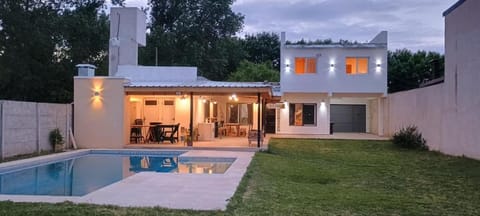 Property building, Patio, Garden, Garden view, Pool view, Swimming pool, Swimming pool, sunbed