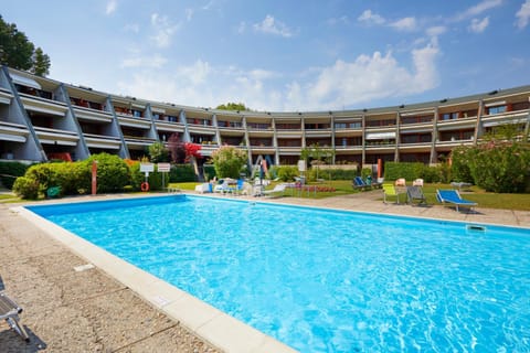 Swimming pool, Swimming pool
