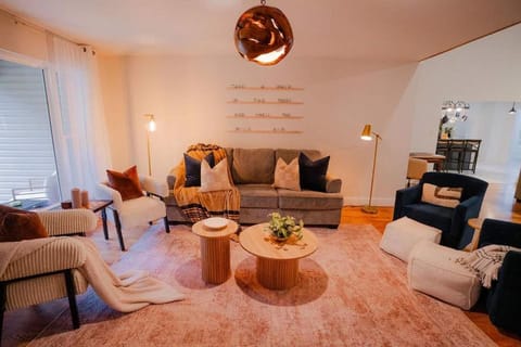 Living room, Seating area
