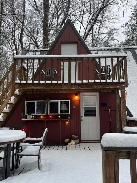 Property building, Facade/entrance, Day, Winter