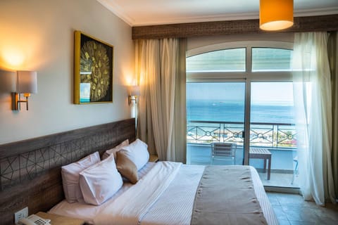 Bed, Natural landscape, View (from property/room), Balcony/Terrace, Photo of the whole room, Bedroom, Sea view, hair dryier, air conditioner, air conditioner
