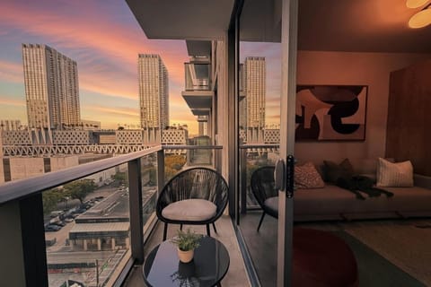 View (from property/room), Balcony/Terrace, Seating area, City view