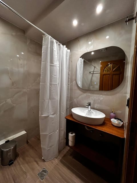 MetsoVillas Traditional Suite 3 - Στην Καρδιά του Μετσόβου Bed and Breakfast in North Macedonia