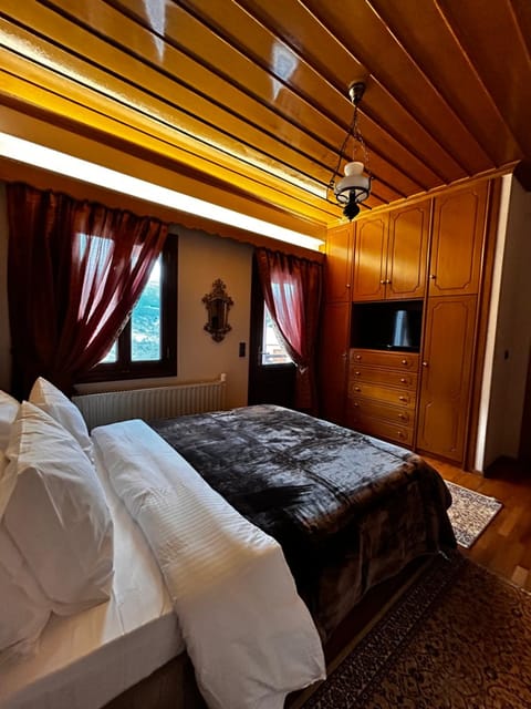 MetsoVillas Traditional Suite 3 - Στην Καρδιά του Μετσόβου Bed and Breakfast in North Macedonia