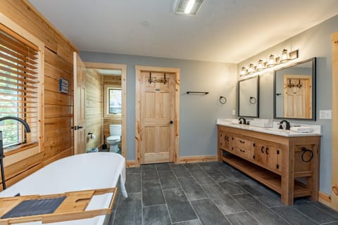 Wispering Rapids House in McHenry