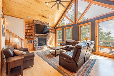 Wispering Heights House in McHenry