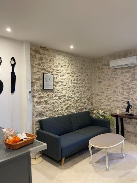 TV and multimedia, Living room, Dining area, air conditioner