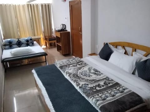 Bed, Photo of the whole room, Seating area, Bedroom