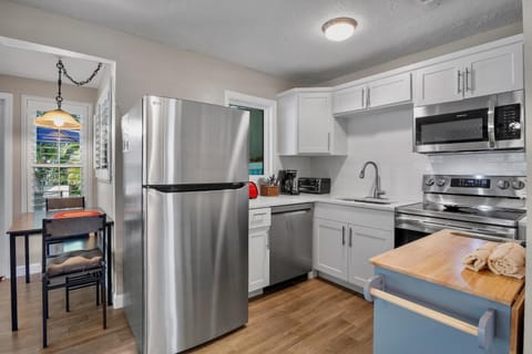 15 SS Cottage House in Siesta Beach