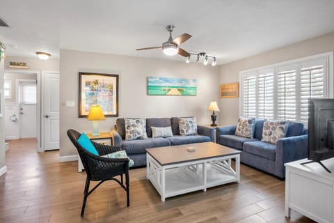 15 SS Cottage House in Siesta Beach