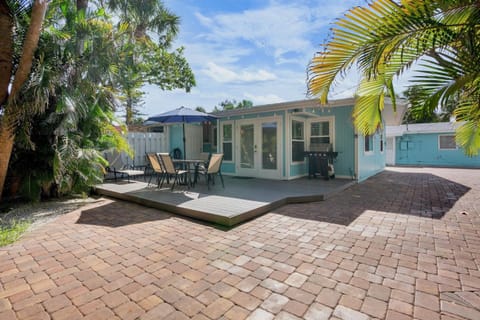 15 SS Cottage House in Siesta Beach