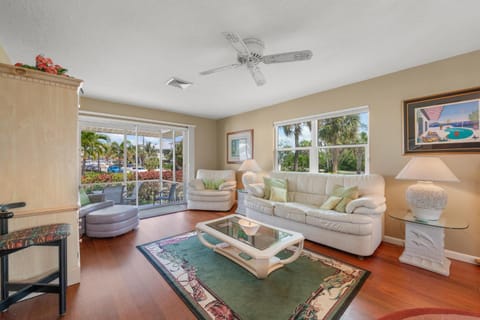 Off The Hook - A House in Siesta Beach