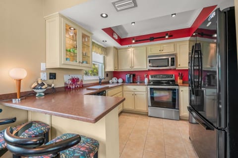 Off The Hook - A House in Siesta Beach