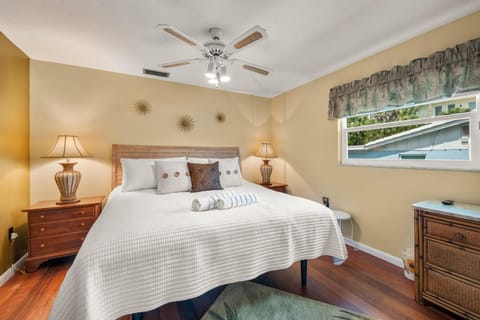 Off The Hook - A House in Siesta Beach