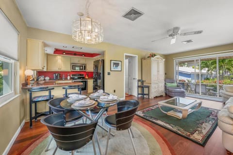 Off The Hook - A House in Siesta Beach