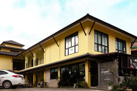 Property building, Day, Parking
