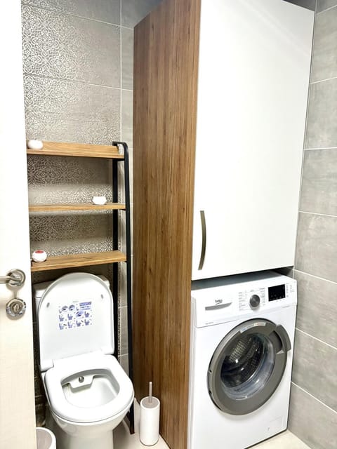 Theos Holiday Apartment Room 8 Family Suit Accommodation For Families Only Apartment in Kusadasi