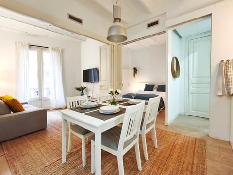 TV and multimedia, Living room, Dining area, air conditioner