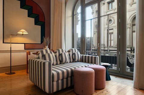 Living room, Seating area
