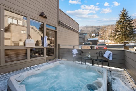 Day, Natural landscape, Winter, Hot Tub, Balcony/Terrace, Seating area, Mountain view