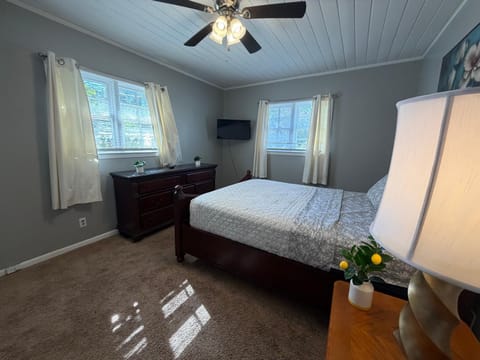 3-Bedroom Home with Free Parking Near I-75 House in Valdosta