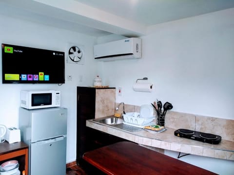 TV and multimedia, Kitchen or kitchenette, toaster, air conditioner