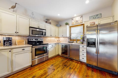 Spacious Lakeview Townhouse Sleeps 8 Deck Grill House in Norris Lake