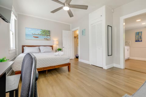 1 Mi to Lake Worth Beach Studio with Shared Patio Apartment in Lake Worth