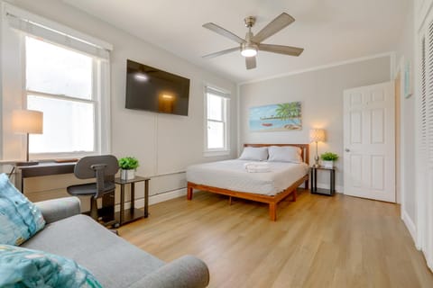 1 Mi to Lake Worth Beach Studio with Shared Patio Apartment in Lake Worth