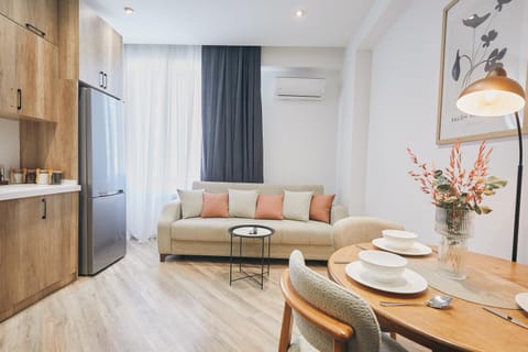 Kitchen or kitchenette, Living room, Seating area, Dining area, air conditioner