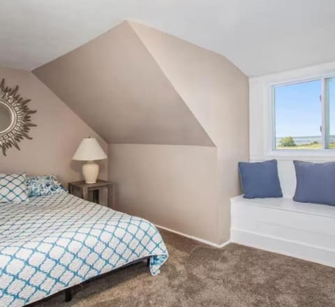 Lakeshore Comfort Lakeview Family Getaway House in Muskegon