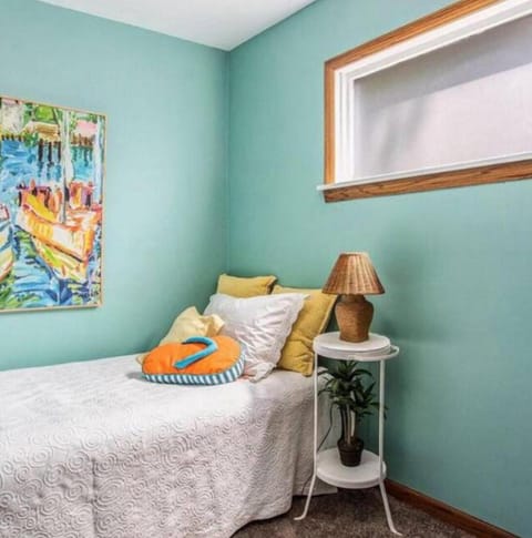 Lakeshore Comfort Lakeview Family Getaway House in Muskegon