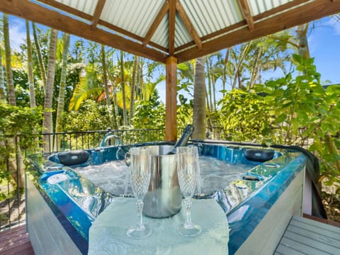 Natural landscape, Garden, Hot Tub, Hot Tub, Pool view, Drinks