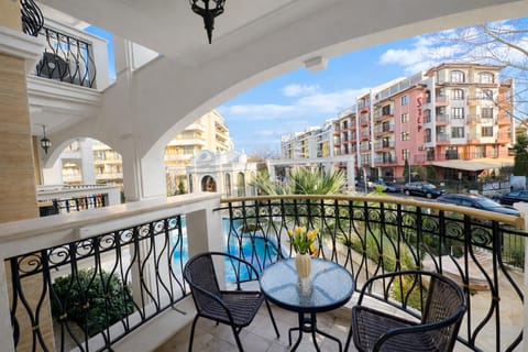 View (from property/room), Balcony/Terrace, Balcony/Terrace, City view, Street view, Parking