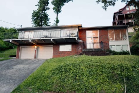 Best Location 5 Bed 4 Bath In Law Suite House in Gatlinburg
