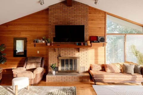 Best Location 5 Bed 4 Bath In Law Suite House in Gatlinburg