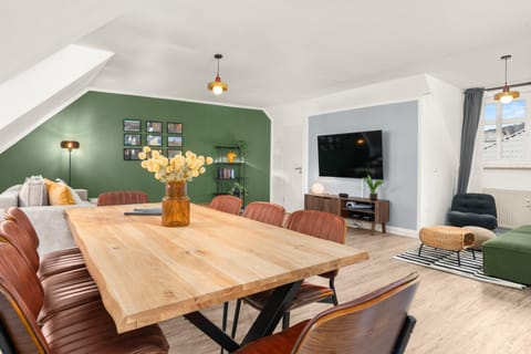 TV and multimedia, Living room, Dining area
