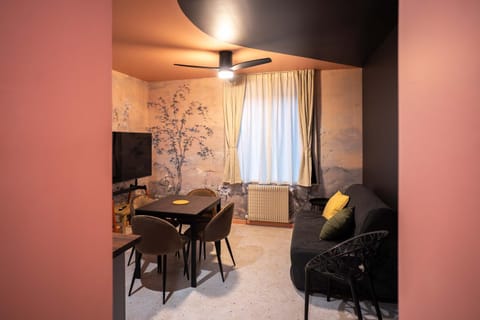 Communal lounge/ TV room, TV and multimedia, Living room, Seating area, Dining area, Evening entertainment