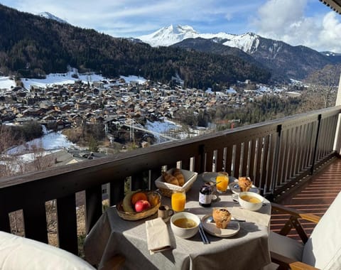 Balcony/Terrace, City view, Mountain view