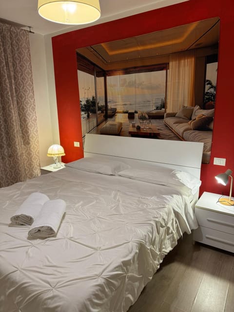 Bed, Photo of the whole room, Bedroom, towels
