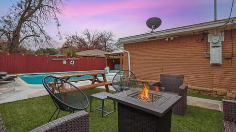 Serene 5BR 2B Home with Pool Hot Tub & Fire Pit House in Irving