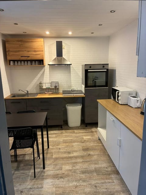 Kitchen or kitchenette, Dining area, oven, stove, toaster