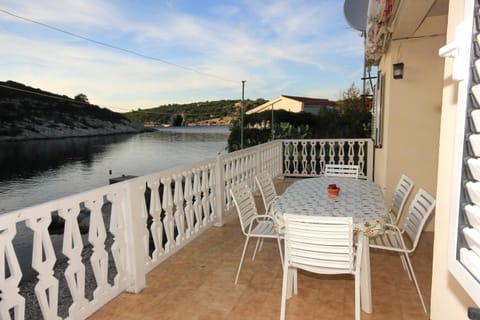 Balcony/Terrace, children, Family