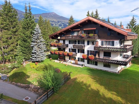 Helvetia 3005 Ra 3-ZW 3 Stock Apartment in Lantsch/Lenz