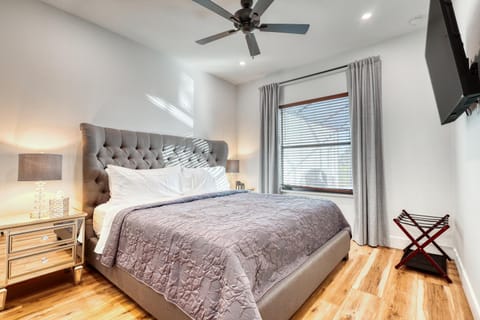 Water view Villa private Heated Pool golf beach Villa in Rotonda West