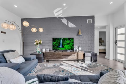 TV and multimedia, Living room, Seating area