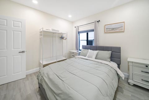 Miami Cozy Living House in Miami